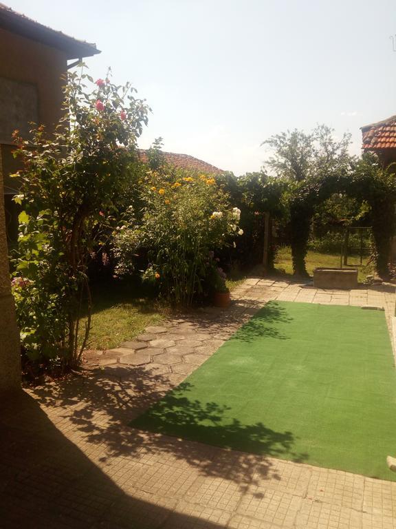 Guest House Emiliya Ovchartsi  Ngoại thất bức ảnh