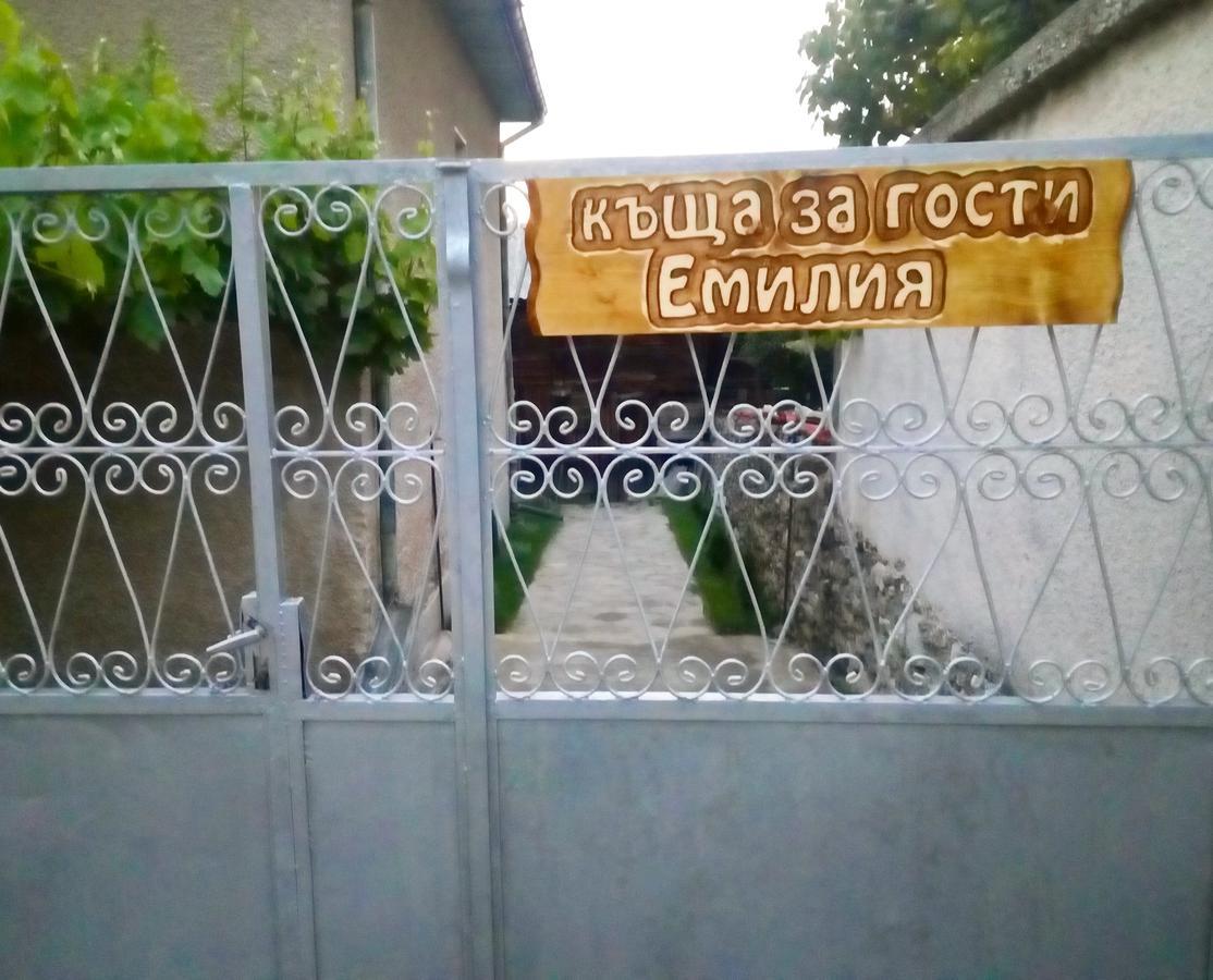 Guest House Emiliya Ovchartsi  Ngoại thất bức ảnh